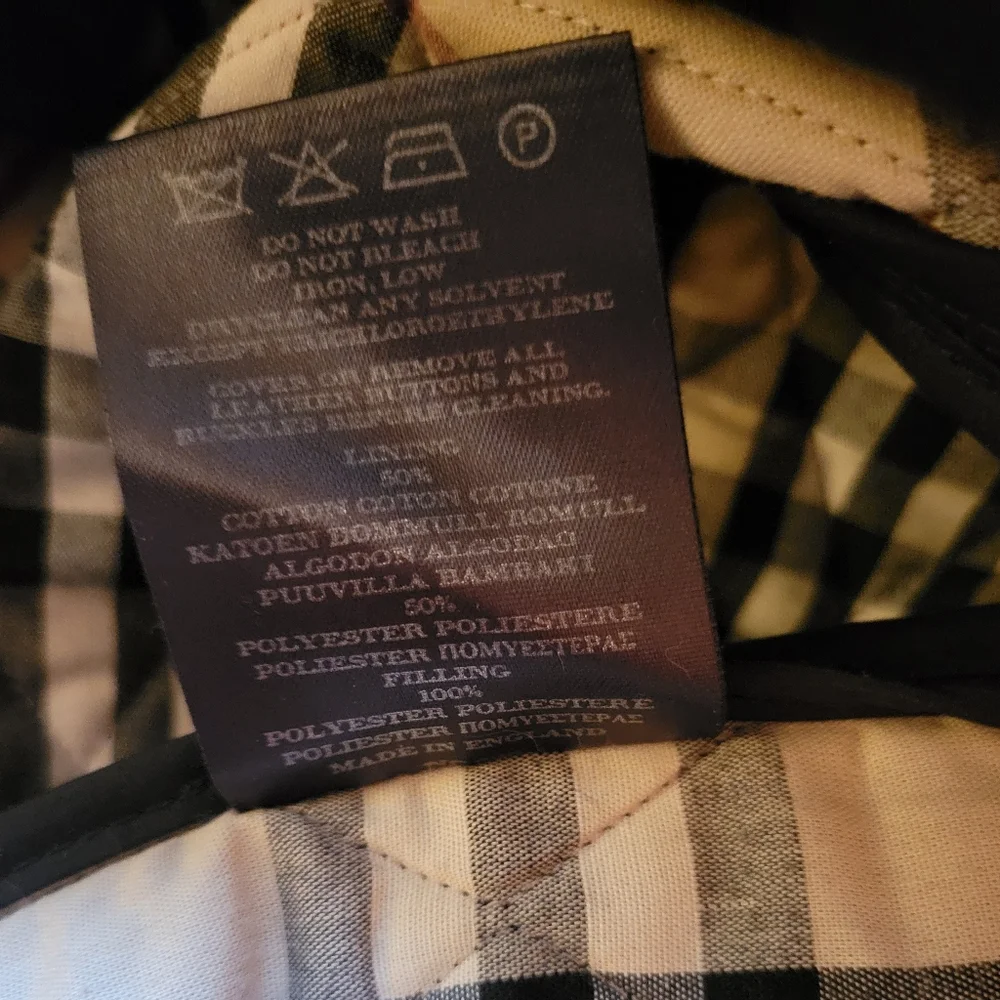 Burberry Quilted Nylon Barn Jacket In Black/Sand, Burberry Check Lining, EUC, L - Picture 16 of 16